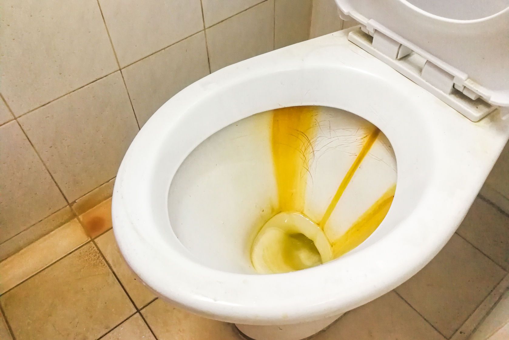 Miljoonien latvialaisten wc-tiloissa kalkkikertymät häviävät alle neljässä minuutissa ilman etikkaa tai valkaisuaineita.