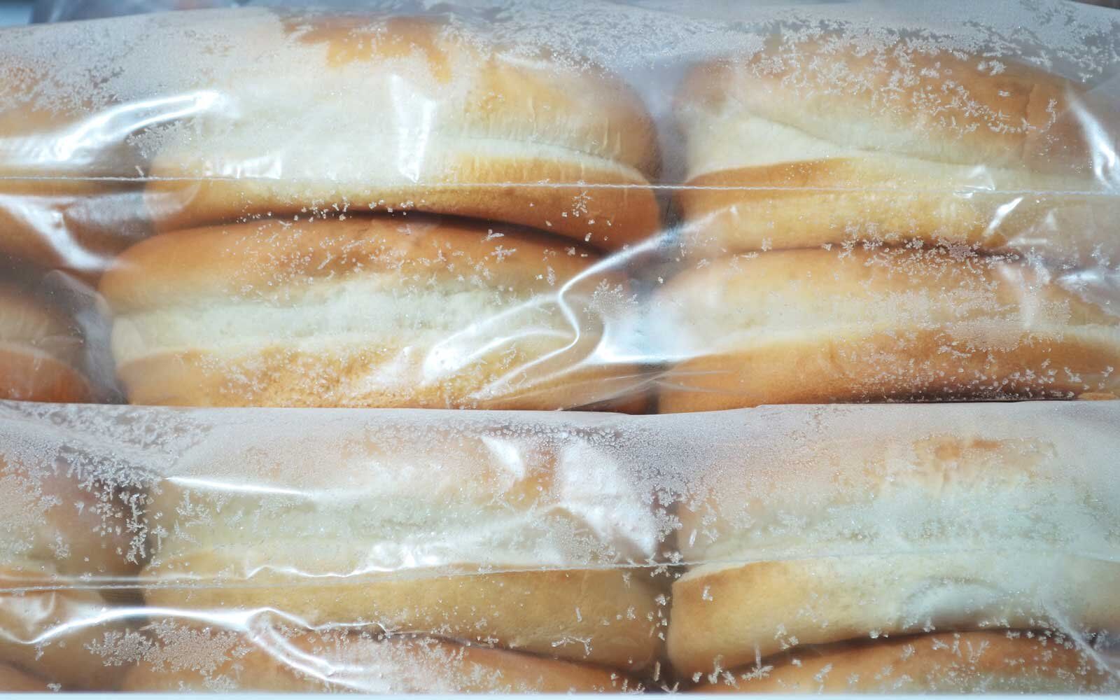 Leivän pakastaminen: tämä yleinen käytäntö voi olla vaarallista terveydellesi. Opi, minkä virheen me kaikki teemme edistämällä bakteerien kasvua.