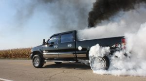 Talous vaarassa vai välttämätön suojelu? Uusi laki, joka kieltää dieselautot, jakaa syvästi ”työpaikat ja ympäristön”.
