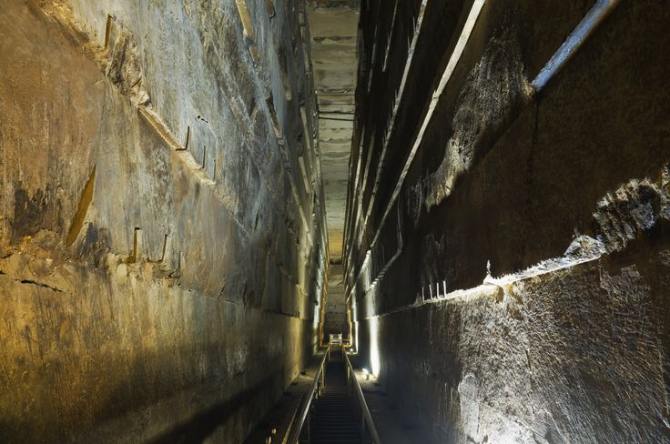Egyptin suurimman pyramidin sisältä löydettiin yhdeksän metriä pitkä salainen tunneli