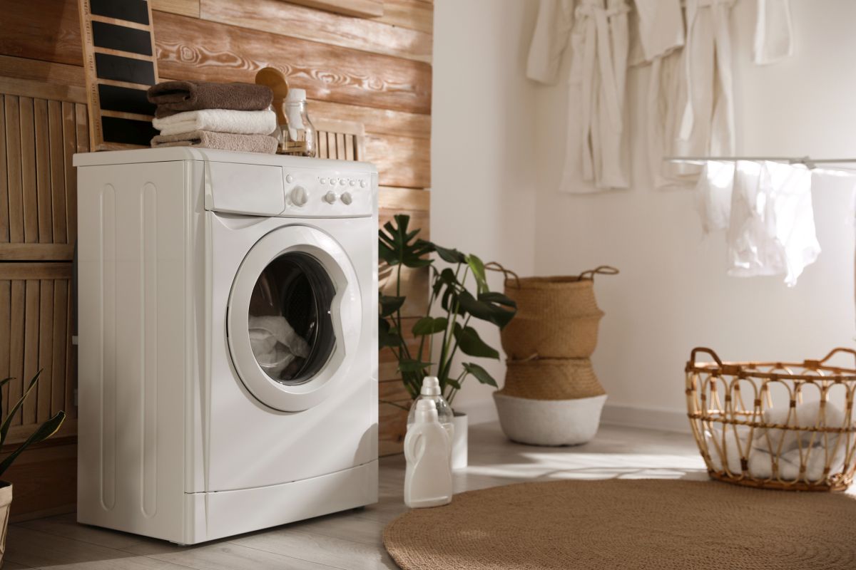 Käytännöllinen kotitekoinen ratkaisu pesukoneen oven avaamiseen, kun se lukittuu yllättäen