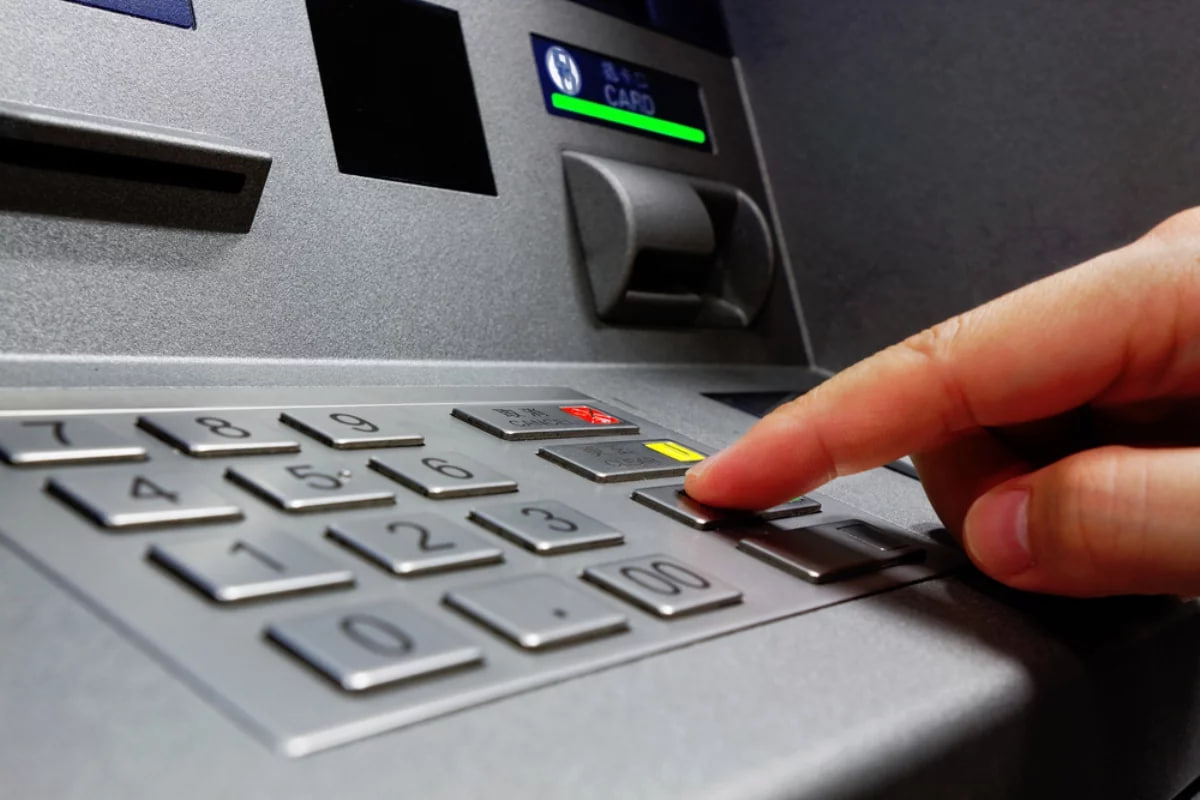 Pankkiautomaatit: yksinkertainen teko, joka voi pelastaa sinut petoksilta